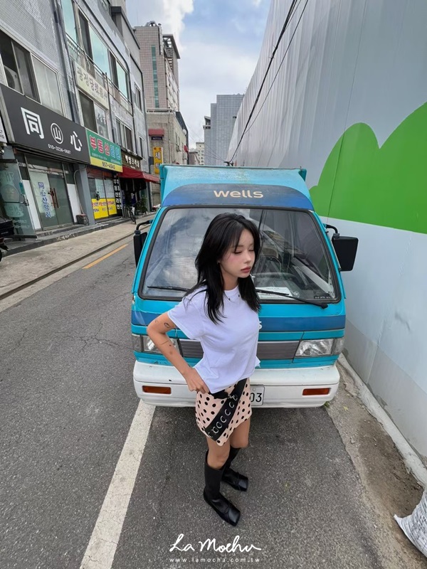 鉚釘後開衩棉質上衣
